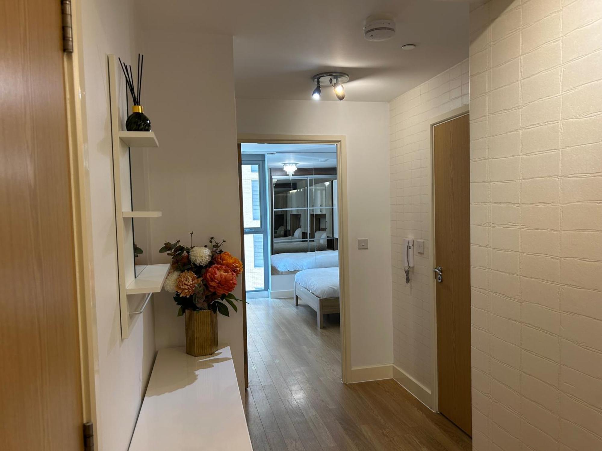 Appartamento 1-bed Sleeps 4 Near Attractions & Transport