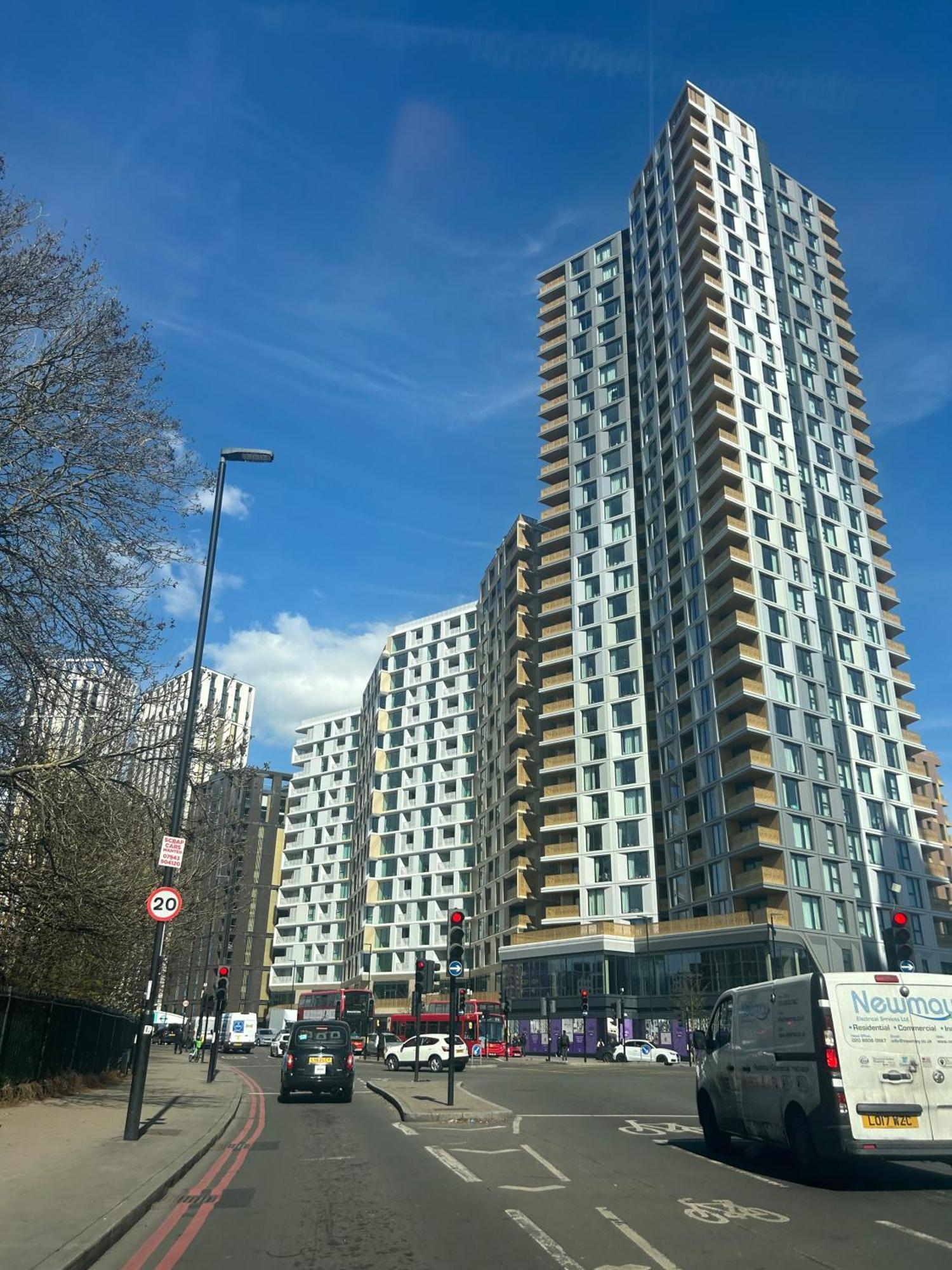 1-bed Sleeps 4 Near Attractions & Transport *