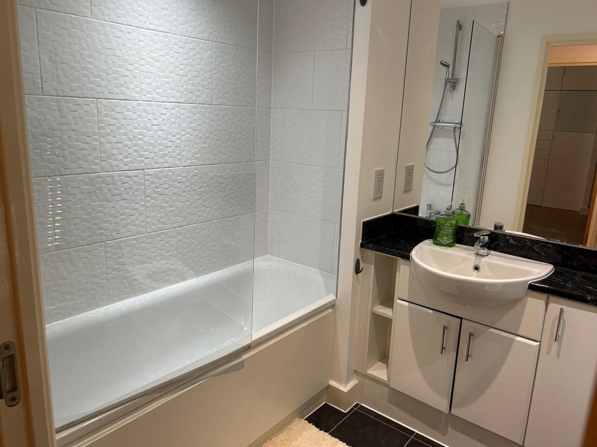 1-bed Sleeps 4 Near Attractions & Transport * Londra