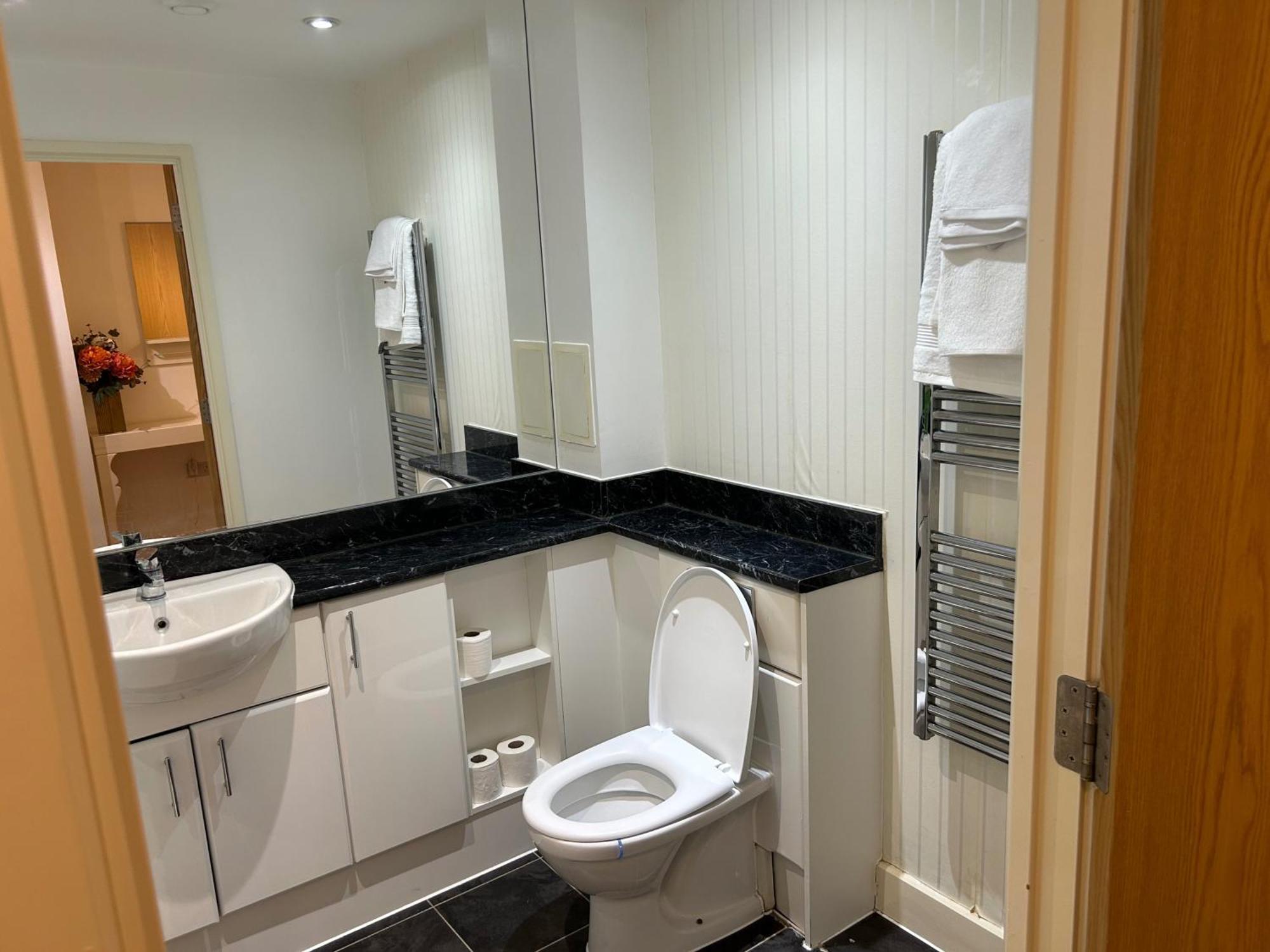 1-bed Sleeps 4 Near Attractions & Transport Appartamento *