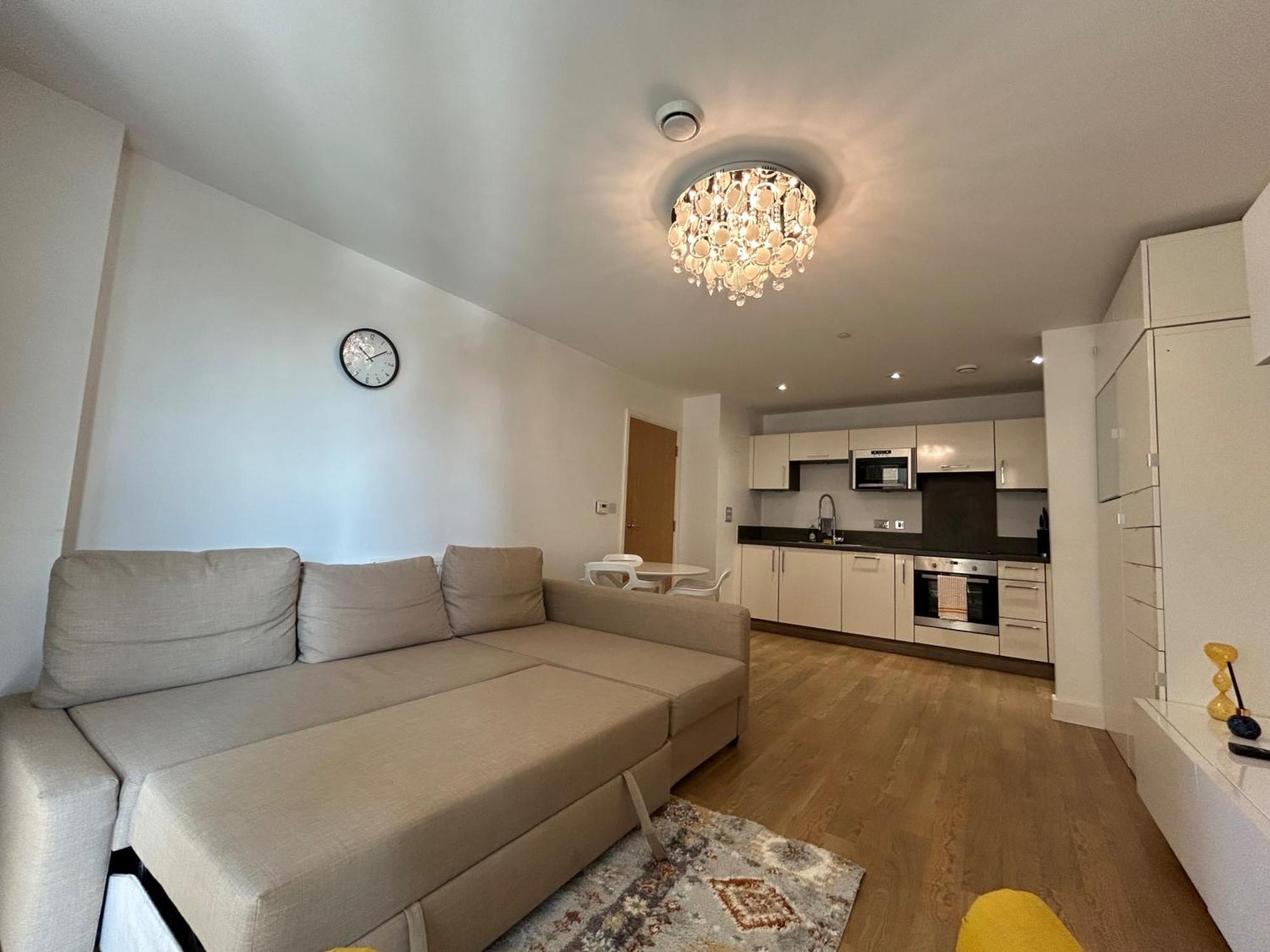 1-bed Sleeps 4 Near Attractions & Transport *