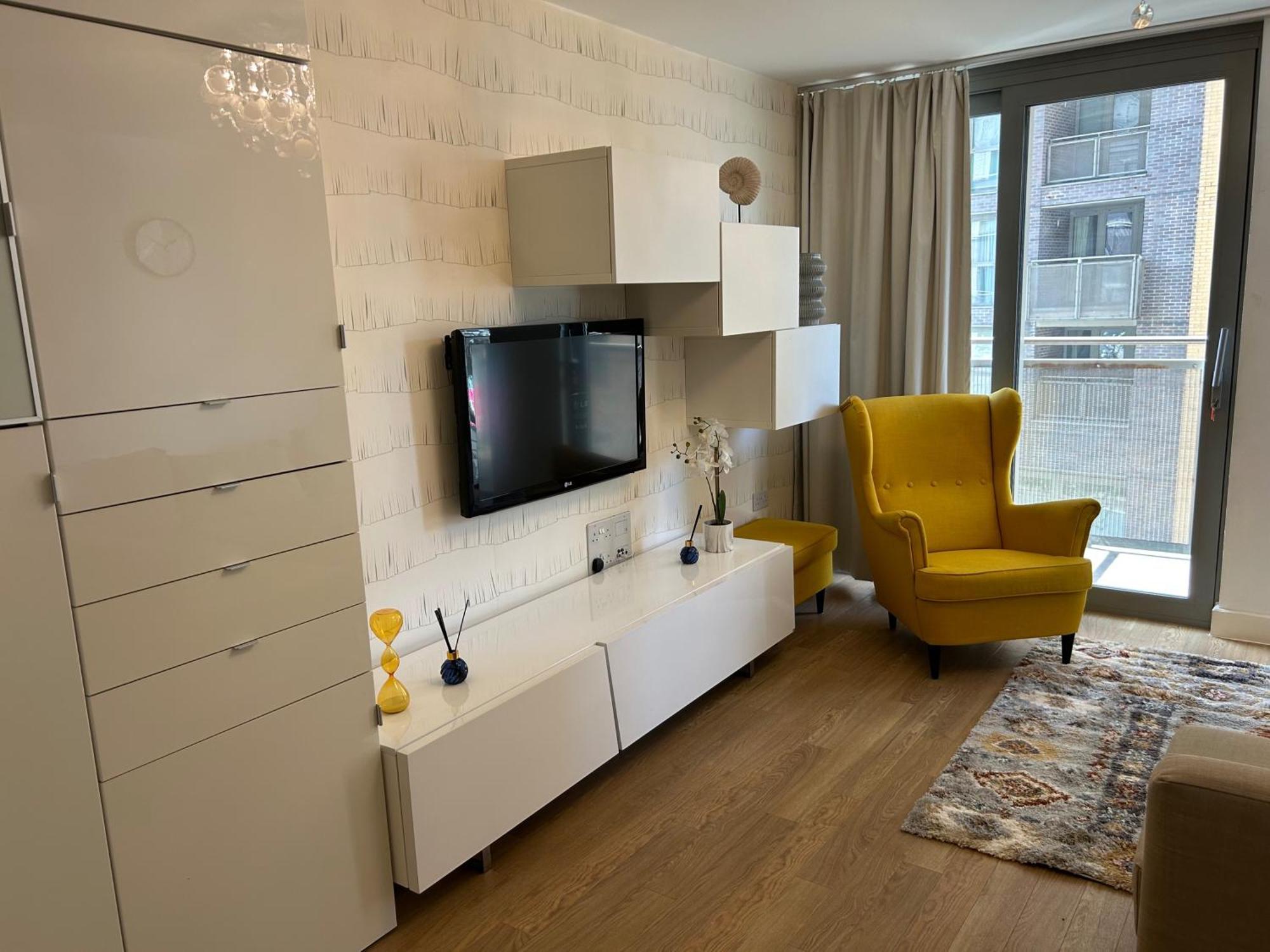 Appartamento 1-bed Sleeps 4 Near Attractions & Transport *