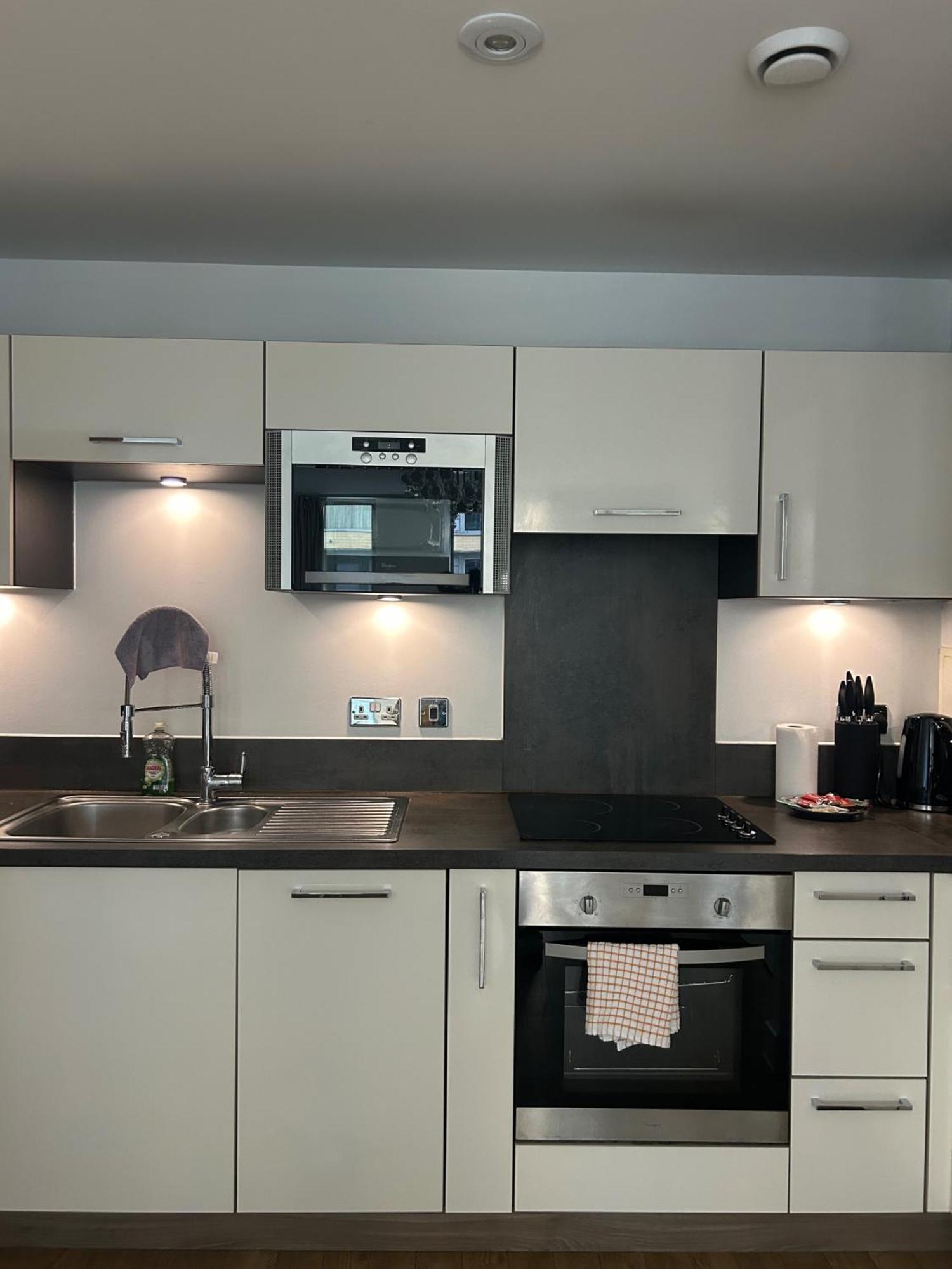 1-bed Sleeps 4 Near Attractions & Transport Appartamento