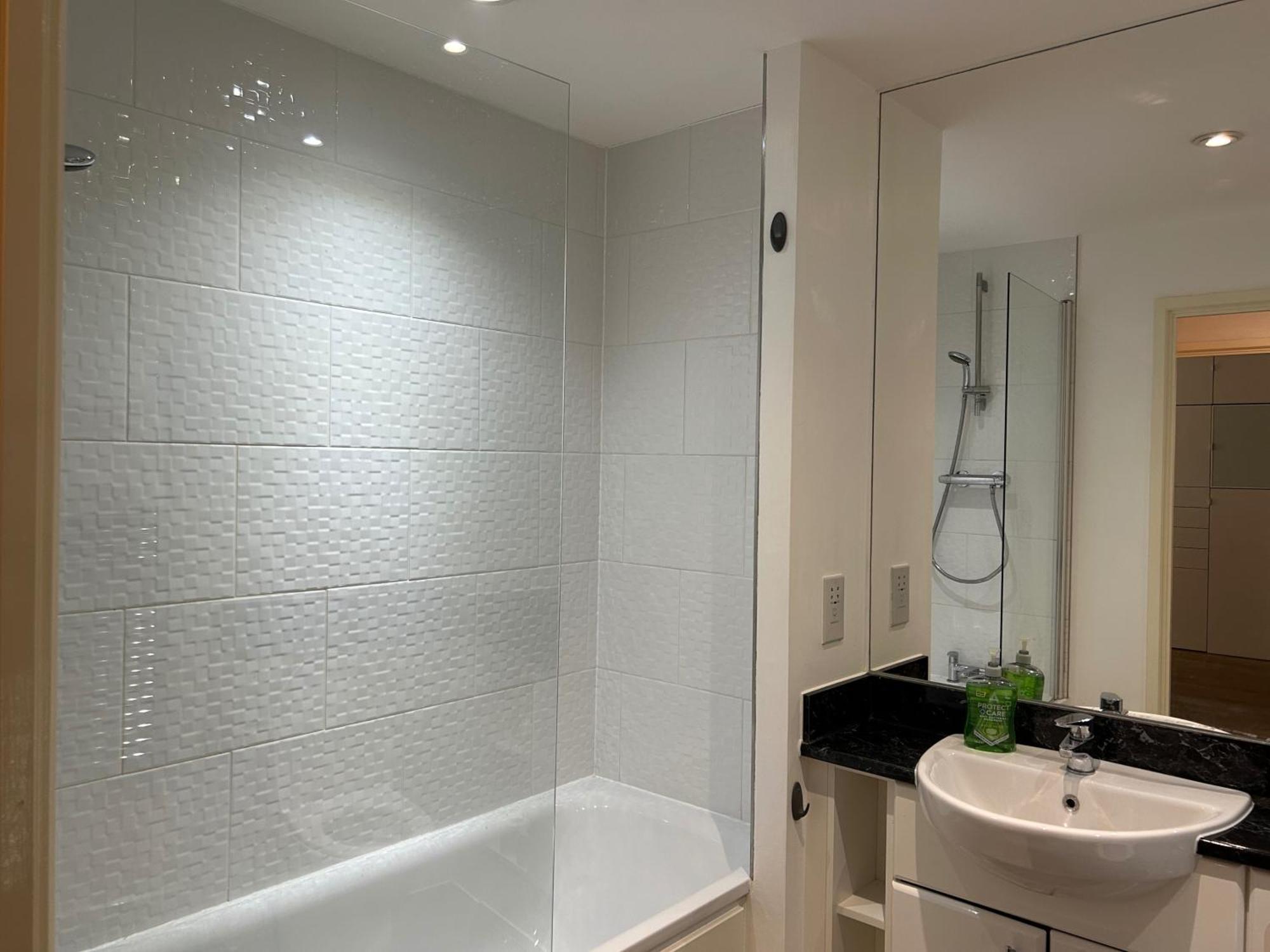 Appartamento 1-bed Sleeps 4 Near Attractions & Transport Londra