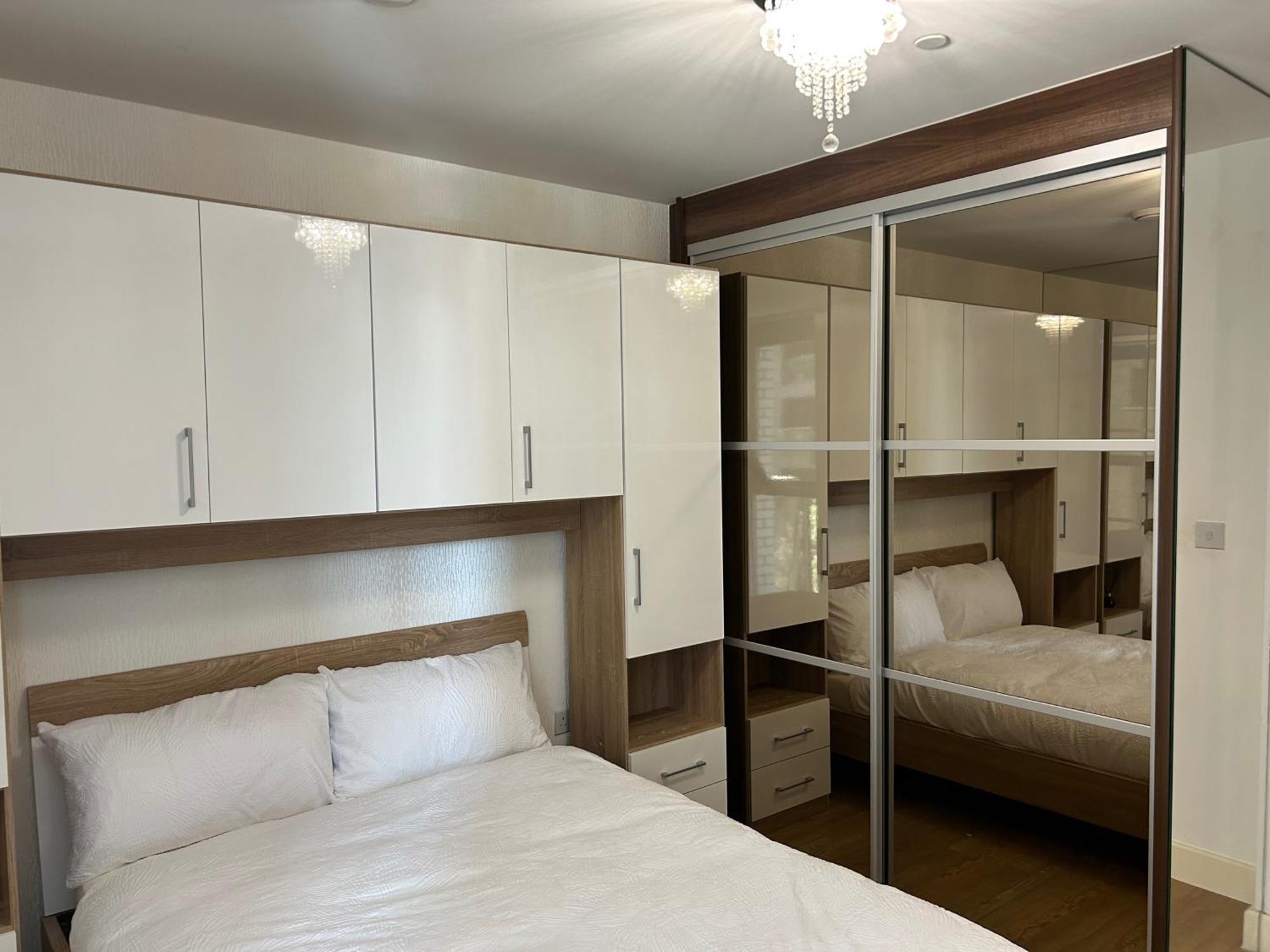 Appartamento 1-bed Sleeps 4 Near Attractions & Transport *